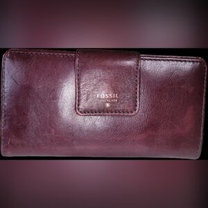 FOSSIL Logan Tab Card Holder Wallet Leather Clutch Burgundy In Perfect Condition